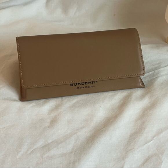 BURBERRY Sunglass Case Excellent Condition - Picture 1 of 7